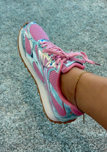 Load image into Gallery viewer, Tracye Sneakers
